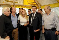De campaña, Insaurralde llevó a Cirio al Conurbano y cocinó paella