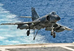 Defensa y Fuerza Aérea analizan la compra de seis cazabombarderos