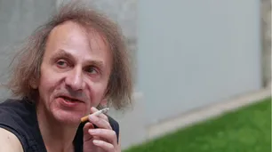 Pese a los intentos por frenarla, se estrena una película erótica en la que aparece Houellebecq