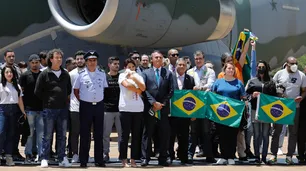 Daniel Scioli recibió en Brasilia a más de 60 refugiados de Ucrania, 5 de ellos son argentinos