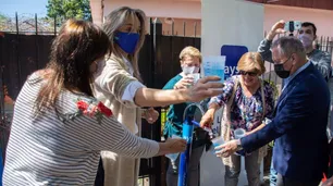 Malena Galmarini y Alberto Descalzo inauguraron una red de agua potable y firmaron un convenio para nuevas obras