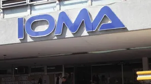Vacunación VIP: funcionarios del IOMA se habrían inoculado de manera irregular