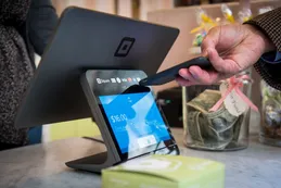 IPhones podrían aceptar pagos al contacto con tarjeta de crédito