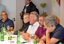 La CGT renueva críticas por los DNU, despidos y amaga con paros