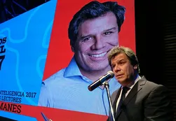 Manes, tras recibir el premio Perfil: “Hay que usar la inteligencia para terminar con la pobreza”