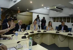 Antes de negociar con los docentes, los gobernadores acusan crisis económica