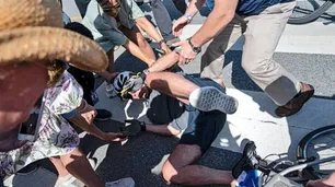 Joe Biden se pegó flor de golpe en bicicleta: los videos de su caída cerca de su casa en Delaware
