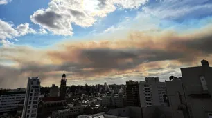 Rosario sigue cubierta de un humo "irrespirable" por los incendios en el Delta del Paraná