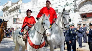 El "gaucho" Berni: con poncho, boina y a caballo destacó el valor de las tradiciones en Carmen de Areco