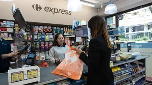 A pesar de estar en venta, Carrefour lanzó su billetera virtual para competirle a Mercado Pago y Ualá