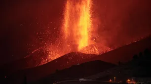 La furia de la Tierra: una semana marcada por fuertes terremotos y volcanes en erupción