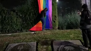 Militantes de Gómez Centurión rompieron una bandera LGBT: "No hay lugar para ideologías"