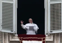 En su primer Ángelus, el Papa pidió misericordia