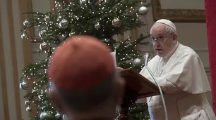 Misa de Nochebuena: Francisco pidió "no ofender a Dios ignorando a los pobres"
