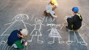 Más de dos mil menores esperan una familia que los adopte