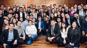 Dónde y cómo ganar un beca para ir a estudiar política y economía a Estados Unidos