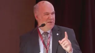 El secretario de Agricultura se enojó porque no lo aplaudieron: "Un poco de flow"