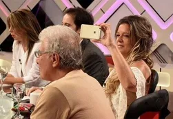 Panelista de 678 apuesta por la industria nacional pero tiene un Iphone