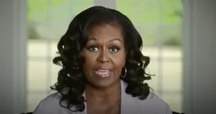 "Racista, inepto, mentiroso, ventajero": Michelle Obama agita la campaña anti-Trump