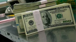 El mundo exacerba la pax cambiaria y el dólar sorprende con una baja a $ 44