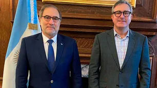 Un británico y otro brasileño definen el partido que juega Argentina con el FMI