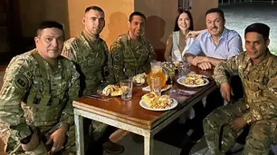 Luis Petri y Cristina Pérez pasaron la noche de Año Nuevo con militares: "Servirlos es una de las grandes deudas de la democracia"