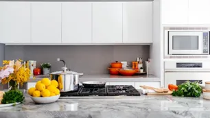Consejos claves: cómo elegir los muebles ideales para la cocina y el baño