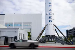 El banco que quedó afuera de la OPI de SpaceX encuentra una oportunidad en las apuestas contra Musk