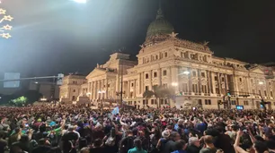 Cacerolazos en la Ciudad y el Conurbano tras los anuncios: masiva concentración en el Congreso hasta la madrugada