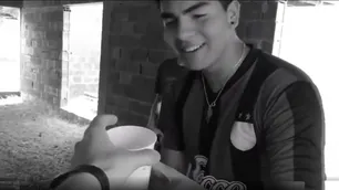 Difunden un emotivo video que muestra a Fernando Báez Sosa en sus tareas solidarias