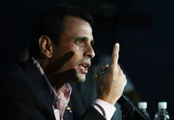 Capriles elogió a Macri y celebró que "el pueblo argentino haya abierto los ojos a tiempo"