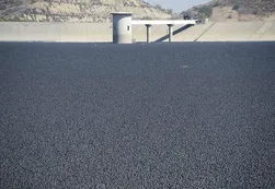 Qué motivó a Los Angeles a llenar un embalse con "bolas de sombra"
