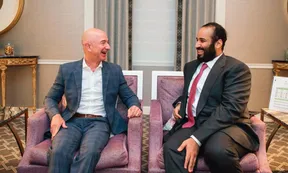 El príncipe heredero saudí habría hackeado teléfono del millonario Jeff Bezos