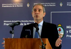 El fallido de Alak: Dijo que las primarias eran "secretas" y no dio resultados