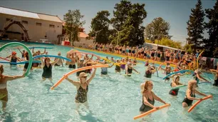 Vacaciones, pileta y deporte: así funciona la escuela de verano para adultos mayores en Río Tercero