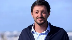 "No entro en la banca": el llamativo problema de Martín Yeza, el diputado del PRO que mide 1.95