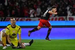 Doblete de Lencina: el juvenil chaqueño sacó pecho en Córdoba y le dio el triunfo a River