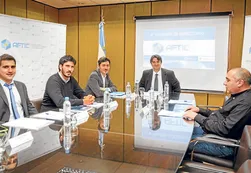 Para frenar a Clarín, quitan frecuencias de Nextel y anulan venta