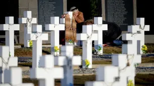 RDI: cómo se identificaron los soldados argentinos enterrados en el cementerio de Darwin en las Islas Malvinas