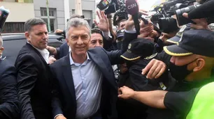 Mauricio Macri tiró al piso el micrófono de un periodista de C5N y fue repudiado