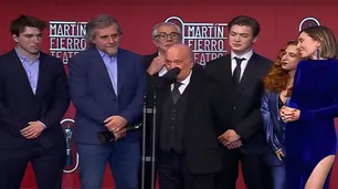 Con el Martín Fierro en mano, "Cuando Frank conoció a Carlitos" sigue haciendo historia en el teatro