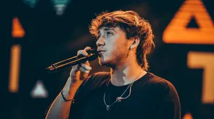 Los cantantes más populares en la cima