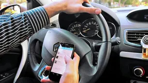 Se cuadruplicó la cantidad de conductores que usan el teléfono al manejar