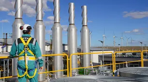 YPF LUZ habilita una nueva central térmica en Chubut y potencia un parque eólico en Azul