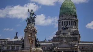 Llegaron los familiares de Héctor Olivares al Congreso y empezó el velatorio del diputado