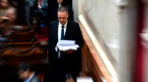 Adorni resistió la embestida opositora, descartó renunciar y prometió "erradicar" al kirchnerismo