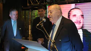 En el cierre de la asamblea de ADEPA, Guillermo Ignacio fue distinguido por sus 60 años en la entidad