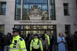 Ecuador llamó a la policía para sacar a Assange de la embajada