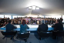 Luz, cámara y unidad: CFK, Massa y Alberto, una escena muy bien orquestada con el gasoducto de fondo