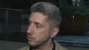 Jey Mammon fue al teatro y se lo vio muy tranquilo